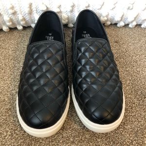 Casual black shoes